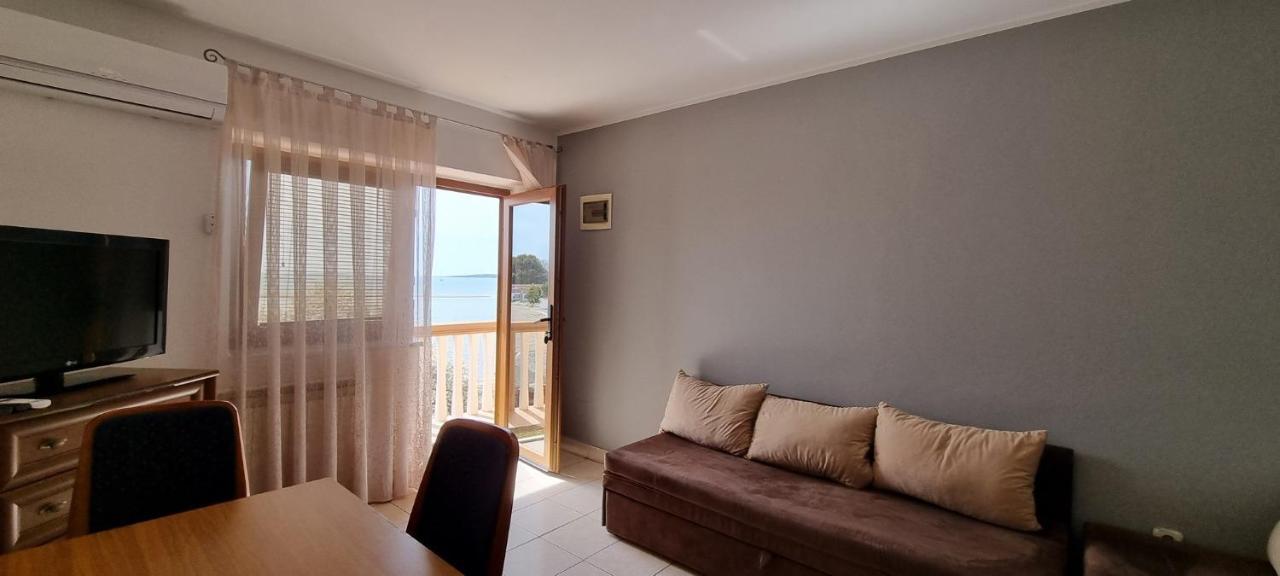 Apartments Real - 10 M From Sea Medulin Exterior foto